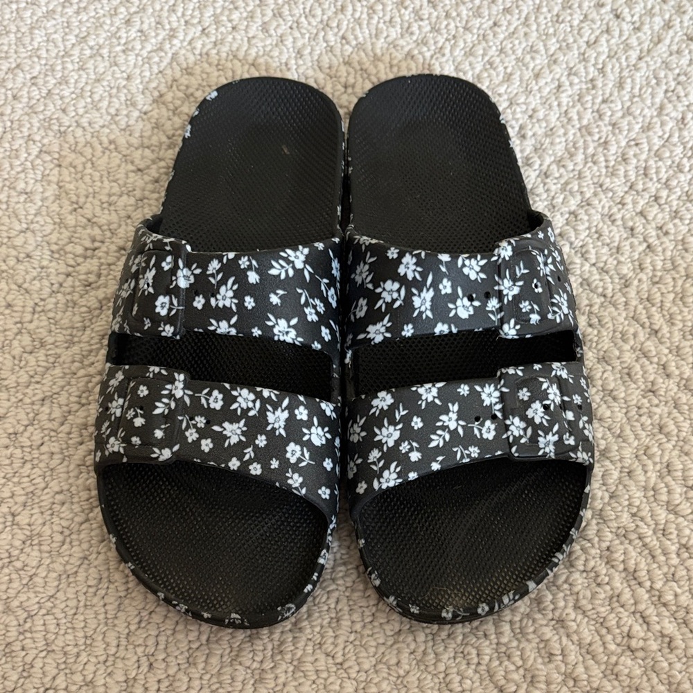 Elegant Floral Slide Sandals